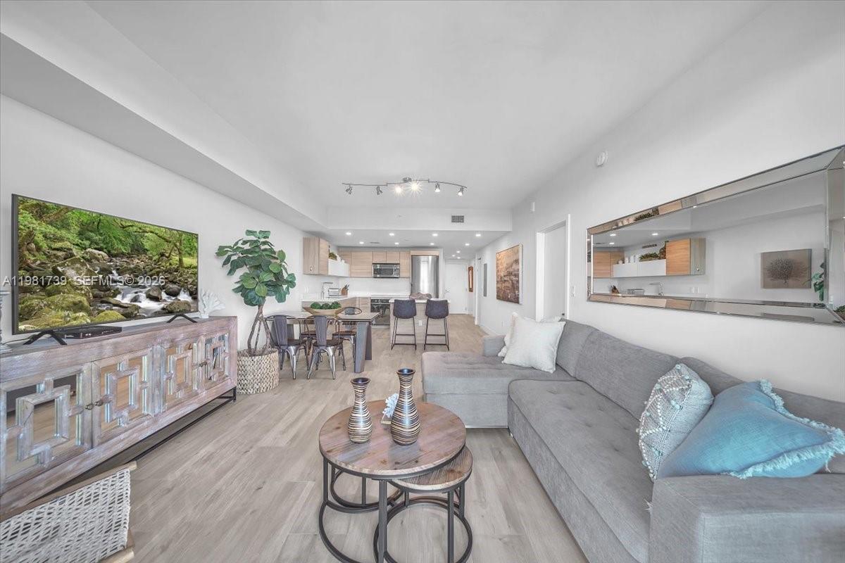 16385 Biscayne Blvd # 1104