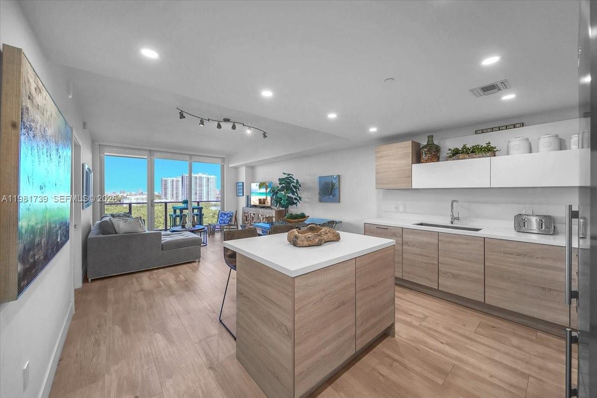 16385 Biscayne Blvd # 1104