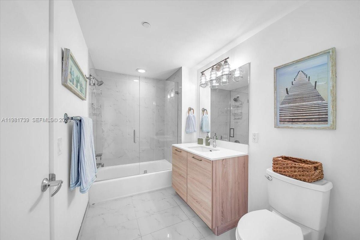 16385 Biscayne Blvd # 1104