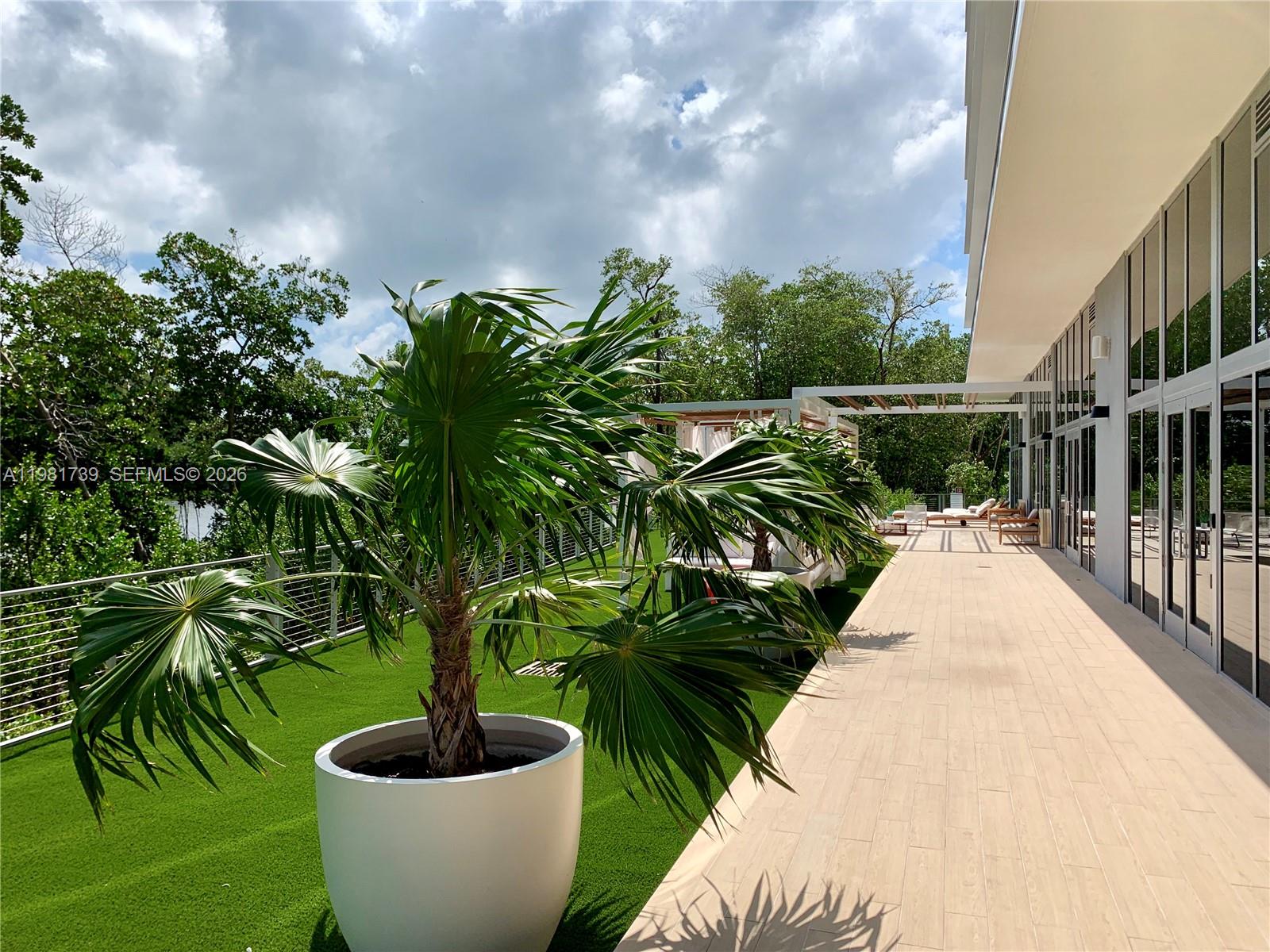 16385 Biscayne Blvd # 1104