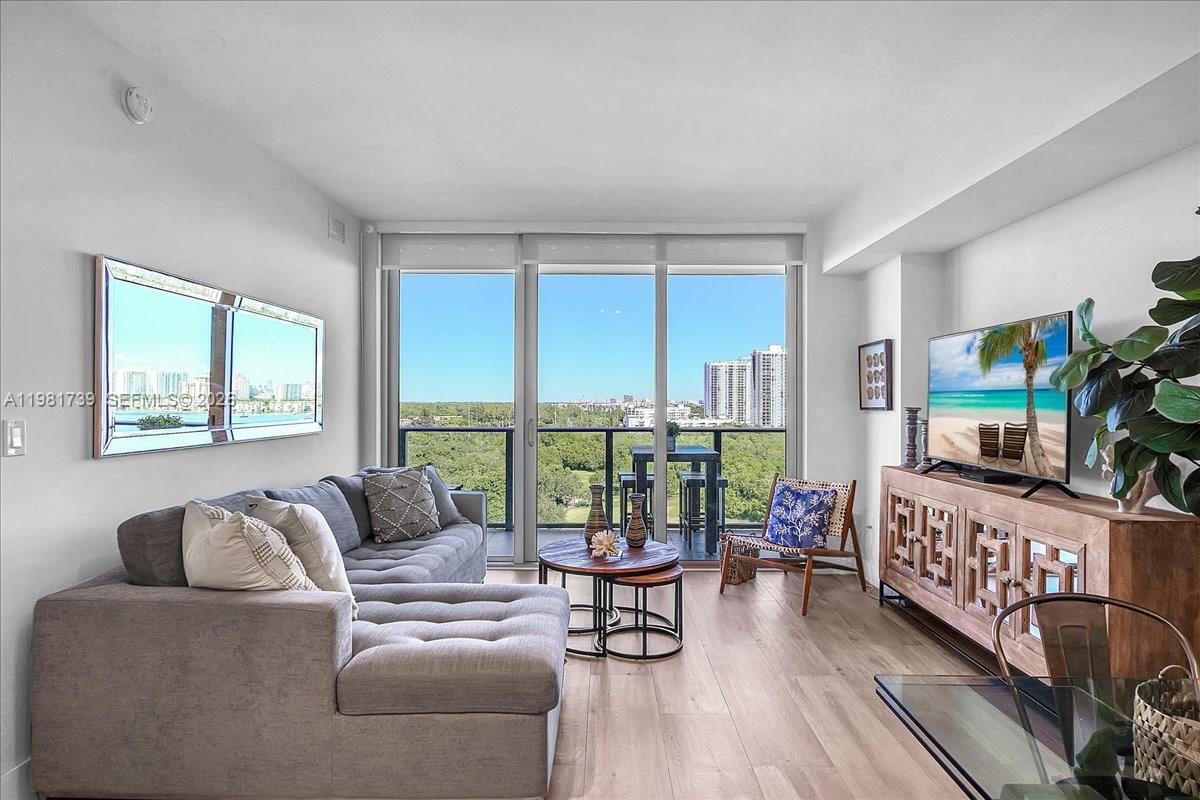 16385 Biscayne Blvd # 1104