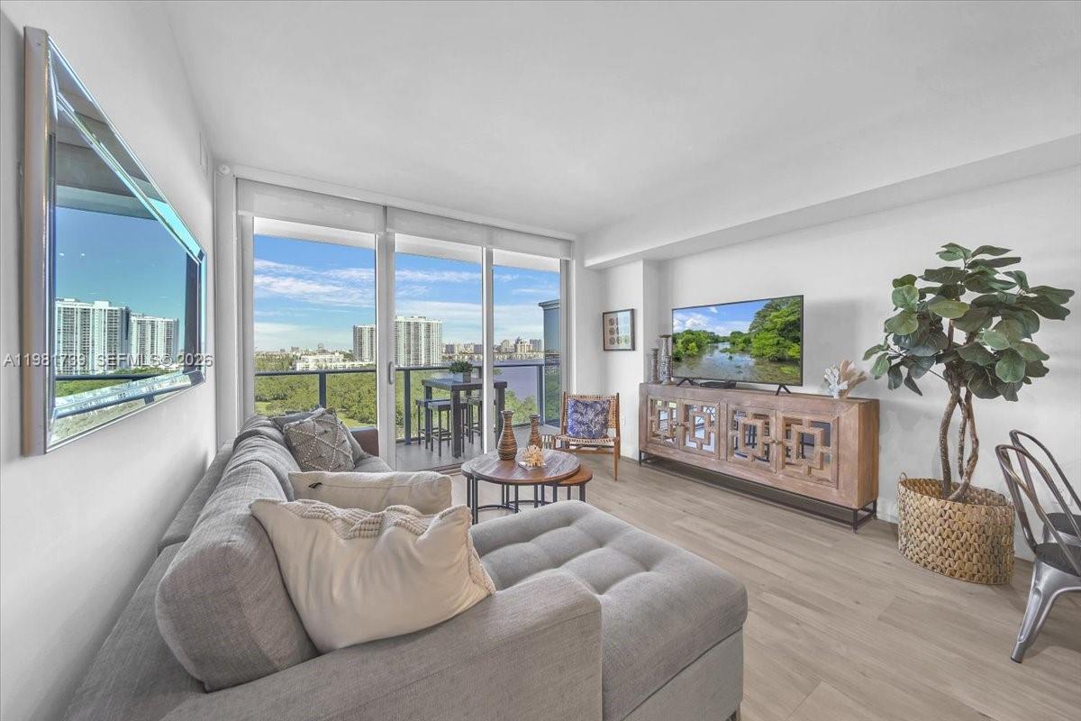 16385 Biscayne Blvd # 1104