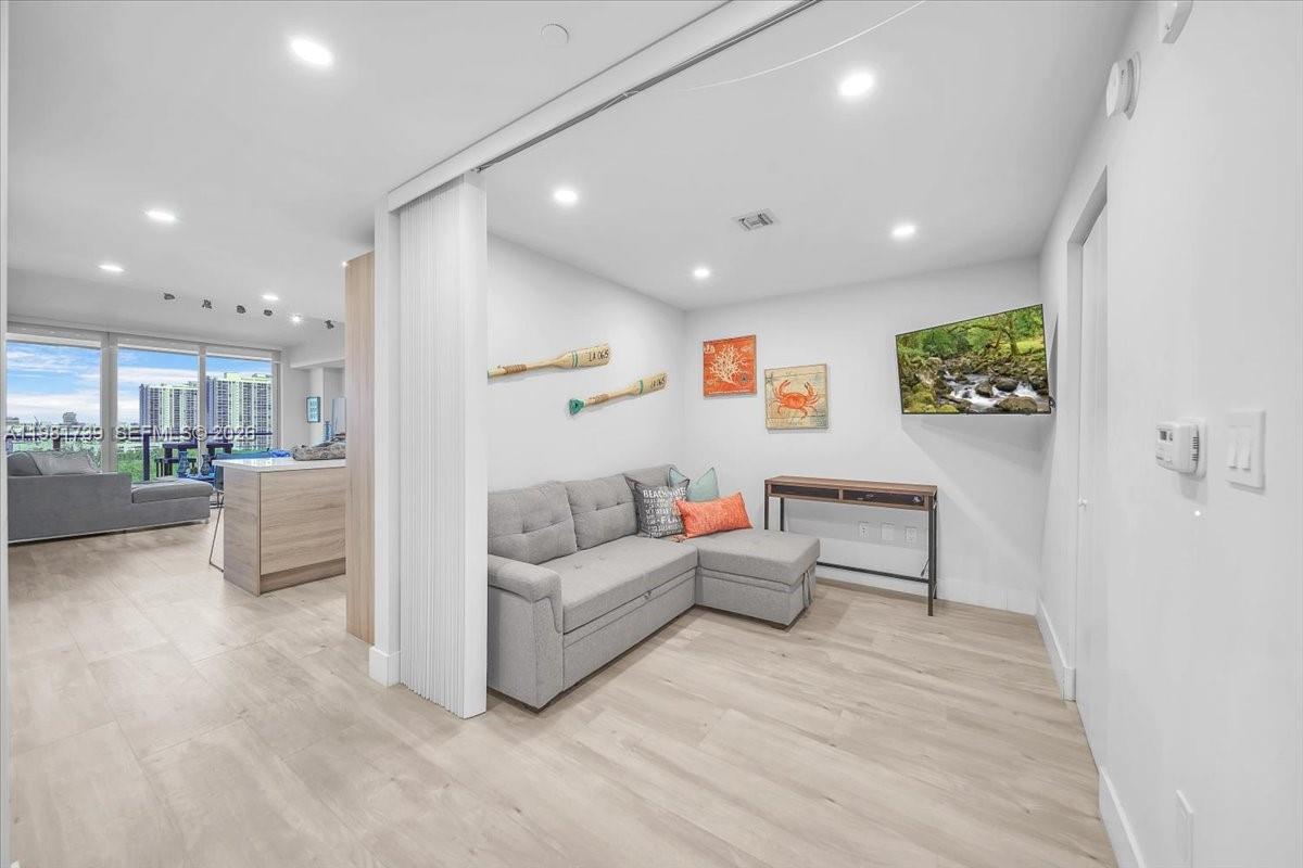 16385 Biscayne Blvd # 1104