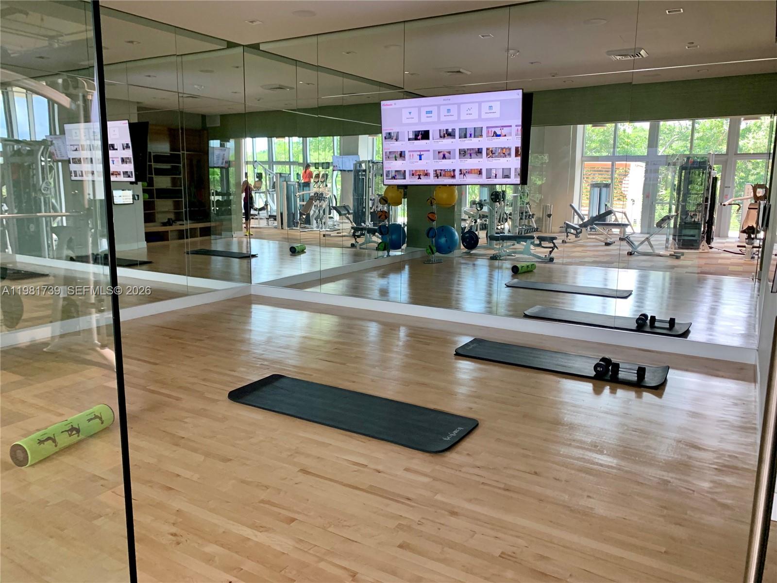 16385 Biscayne Blvd # 1104