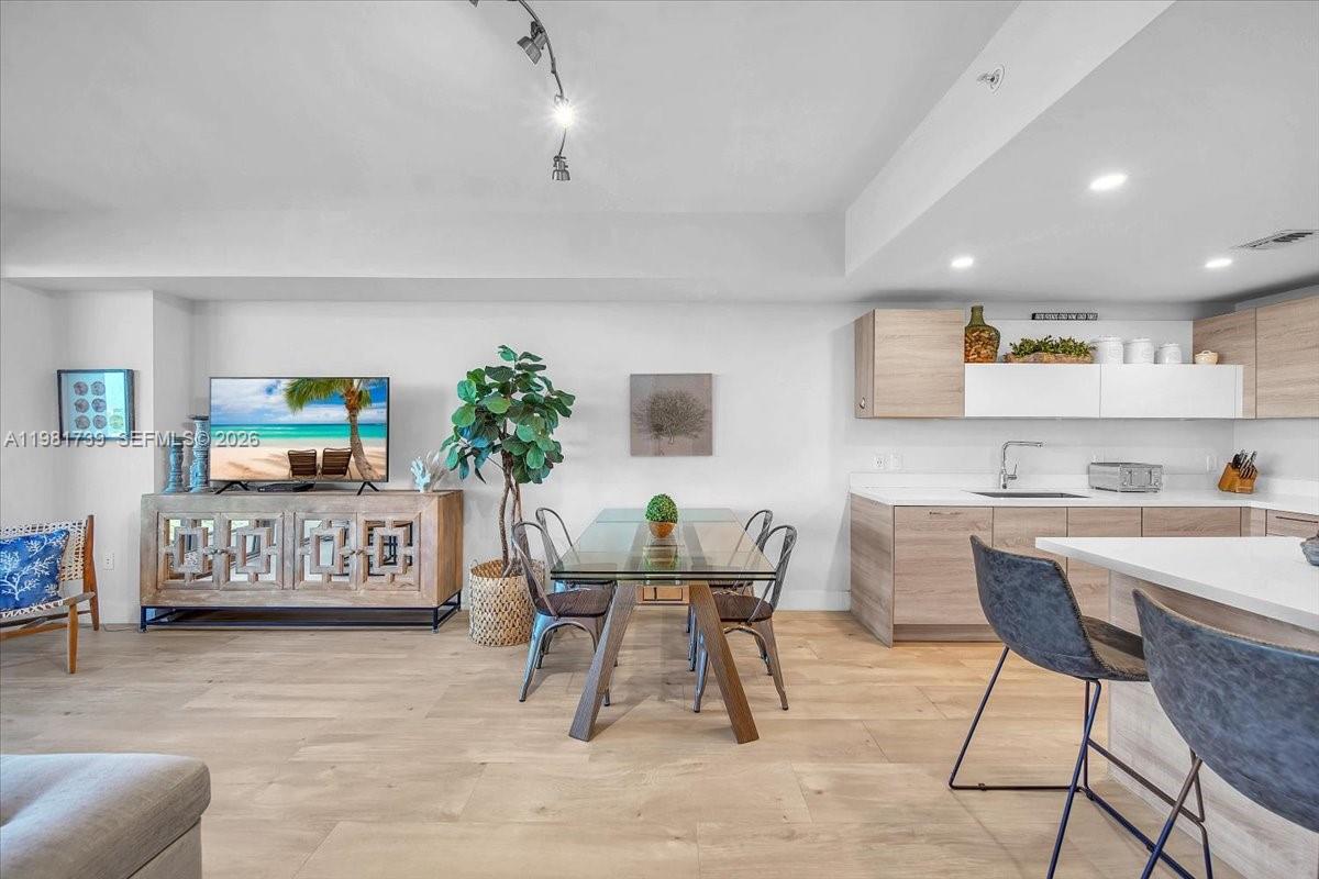 16385 Biscayne Blvd # 1104