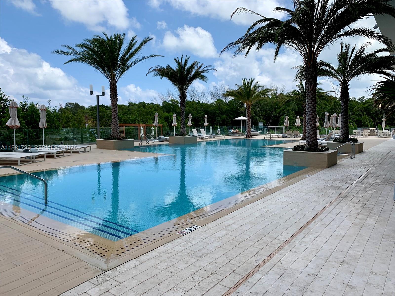 16385 Biscayne Blvd # 1104