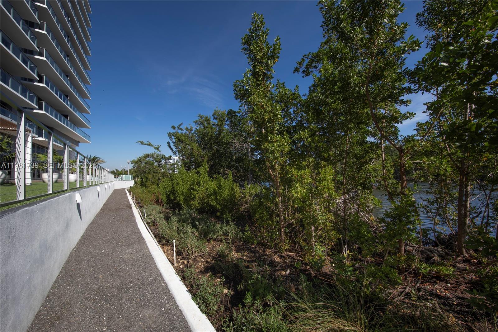 16385 Biscayne Blvd # 1104