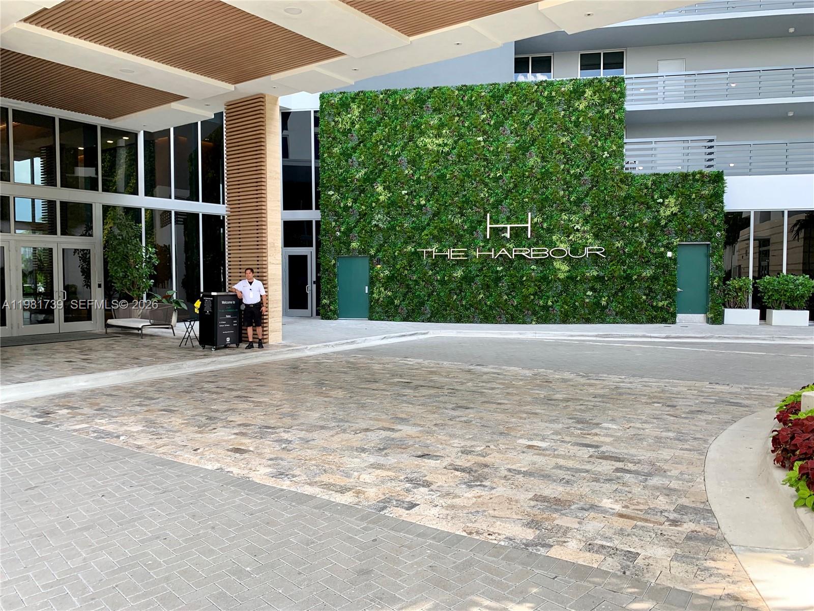 16385 Biscayne Blvd # 1104