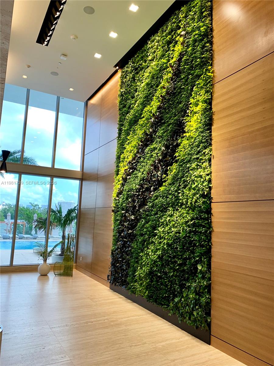 16385 Biscayne Blvd # 1104