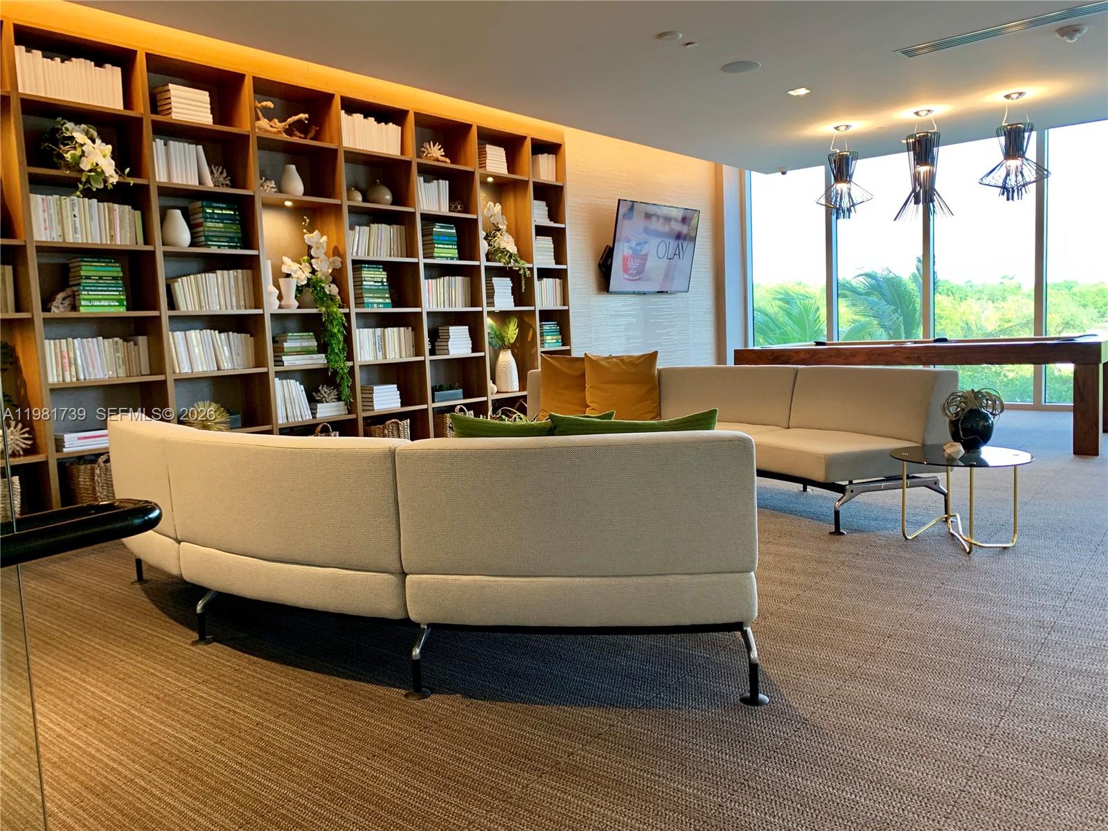 16385 Biscayne Blvd # 1104