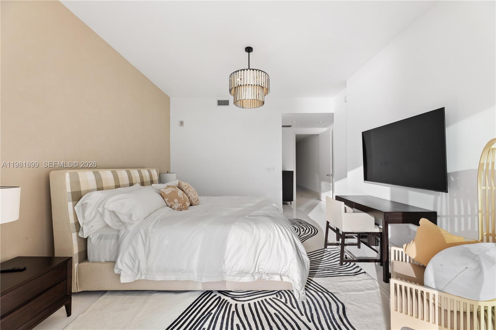 16901 Collins Ave # 802