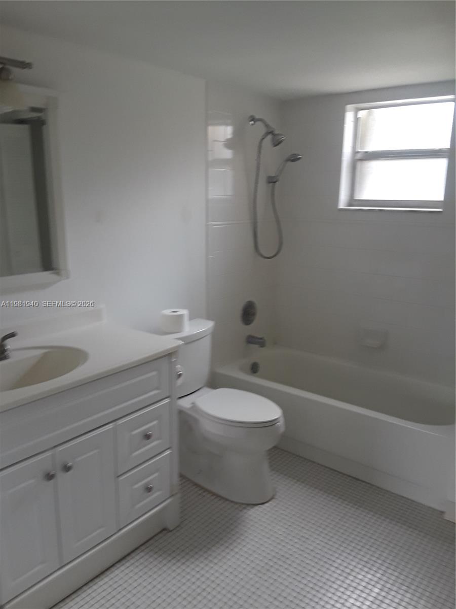 107 Gardens Dr # 106