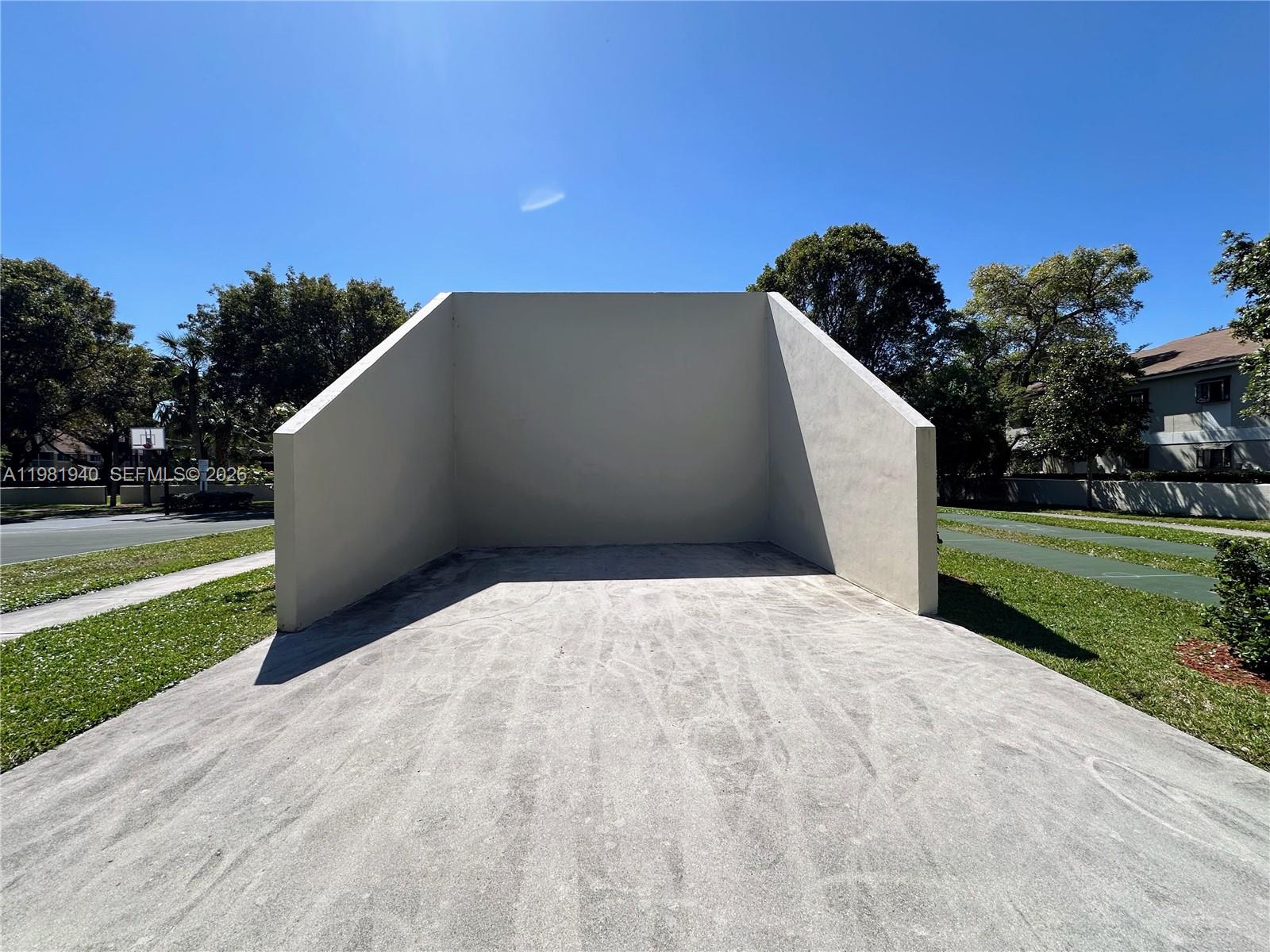 107 Gardens Dr # 106