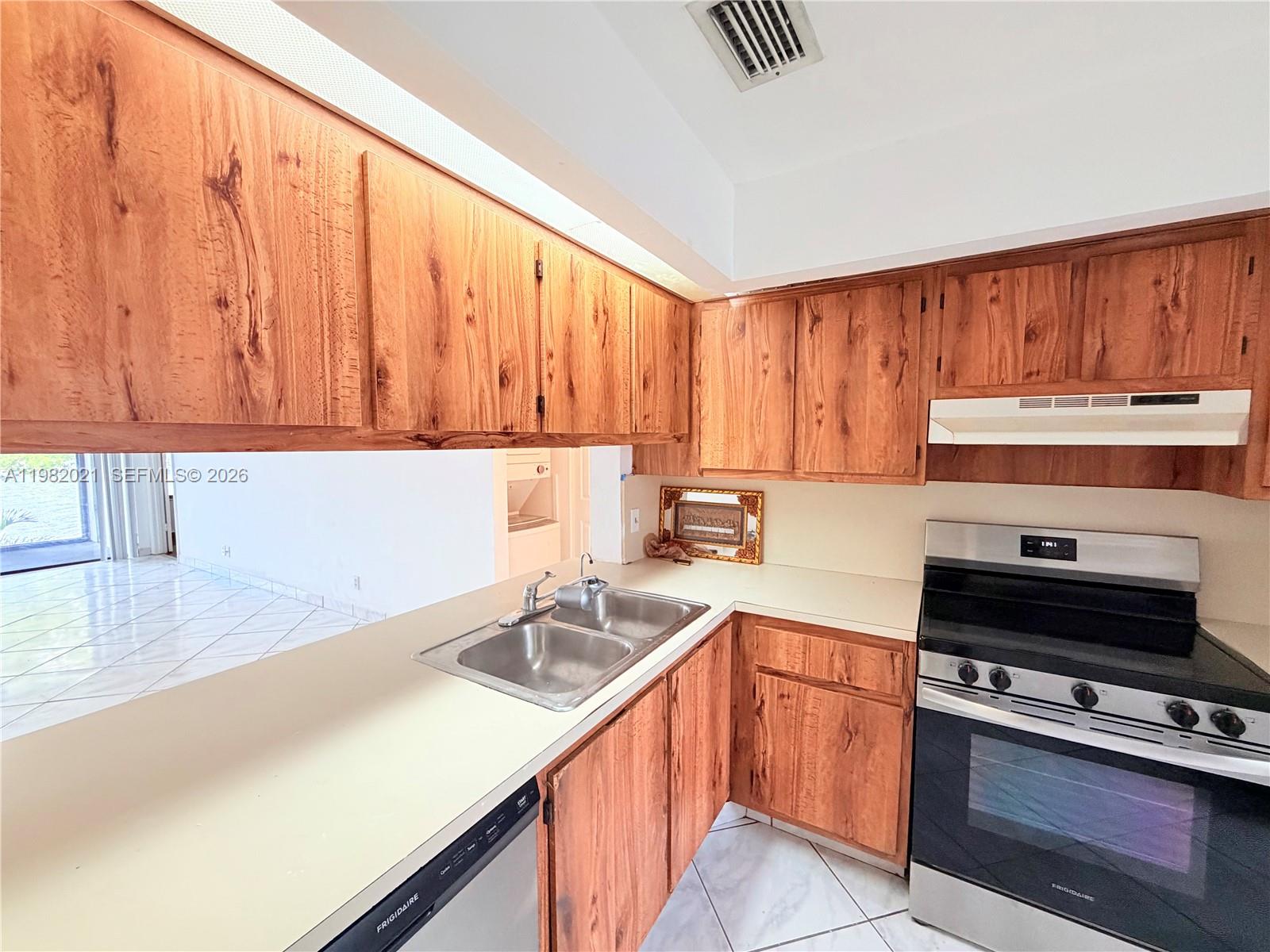 206 Lake Pointe Dr # 206