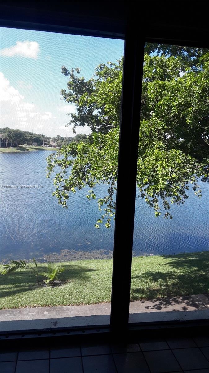 206 Lake Pointe Dr # 206