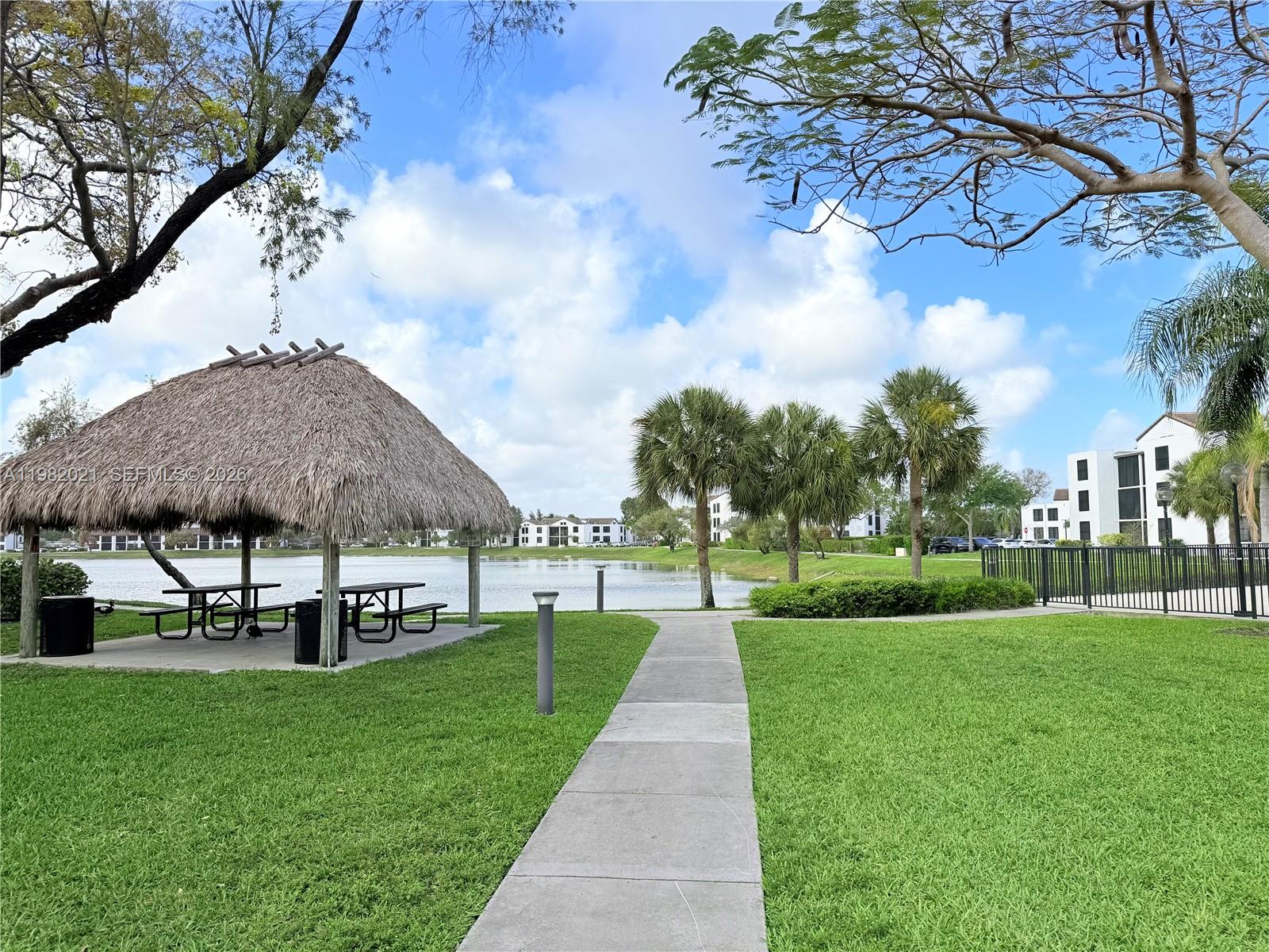 206 Lake Pointe Dr # 206