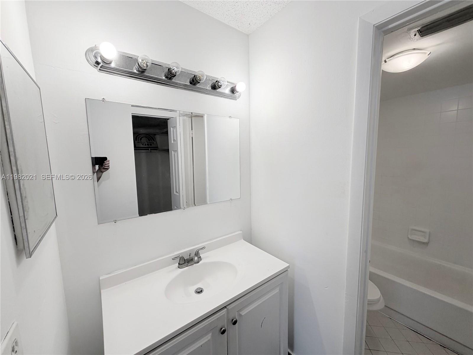 206 Lake Pointe Dr # 206