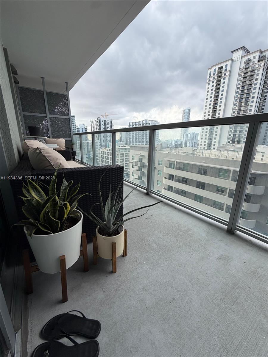 1111 SW 1st Ave Unit: 1821-N