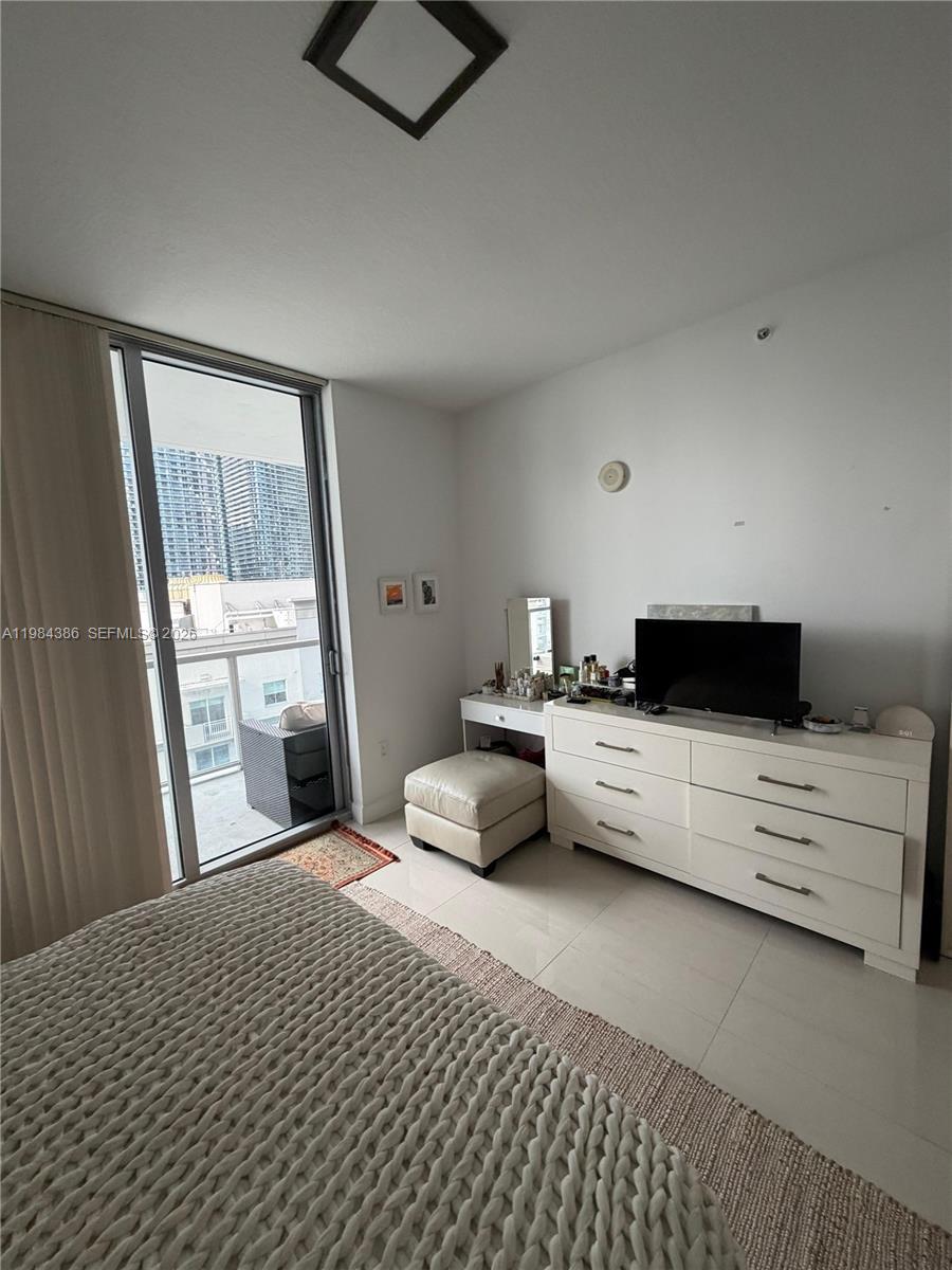 1111 SW 1st Ave Unit: 1821-N