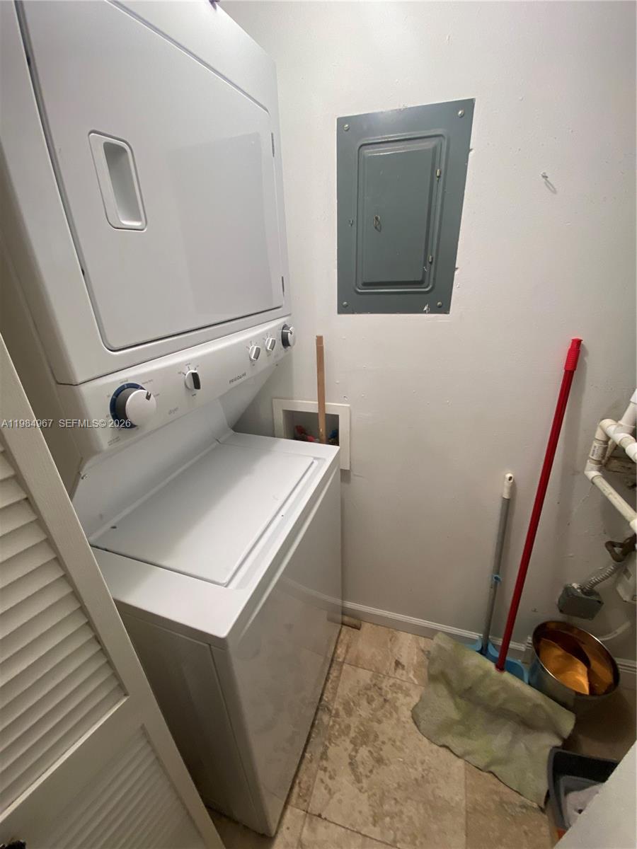 240 Lakeview Dr # 308