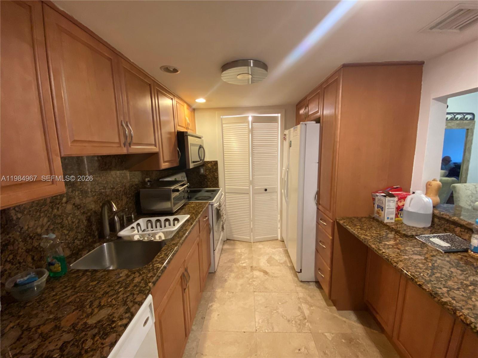 240 Lakeview Dr # 308