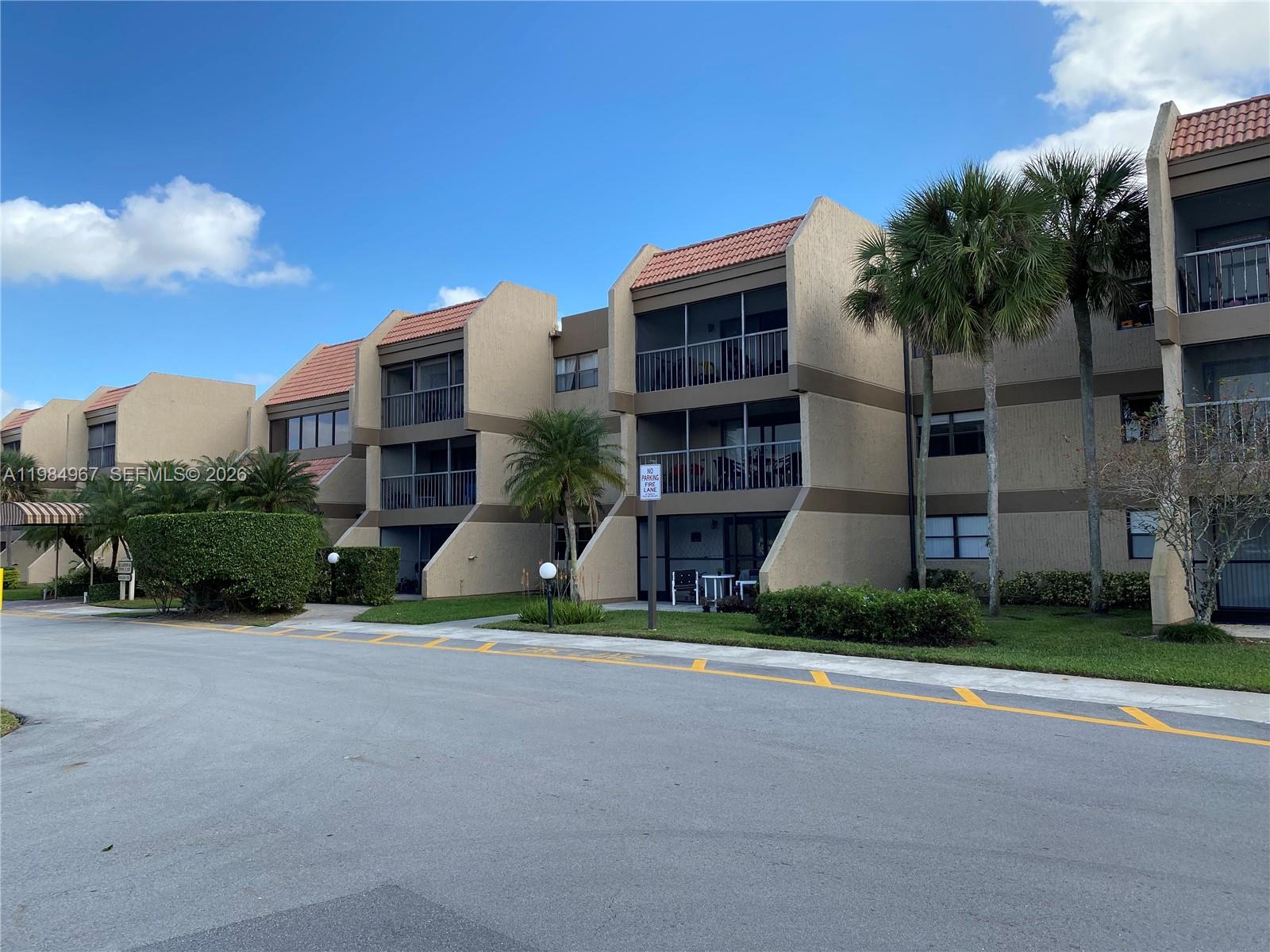 240 Lakeview Dr # 308