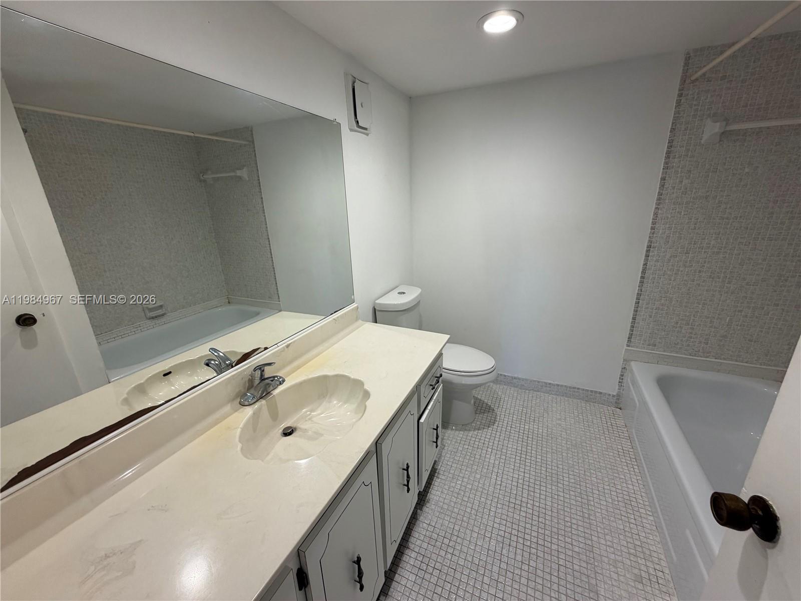 240 Lakeview Dr # 308