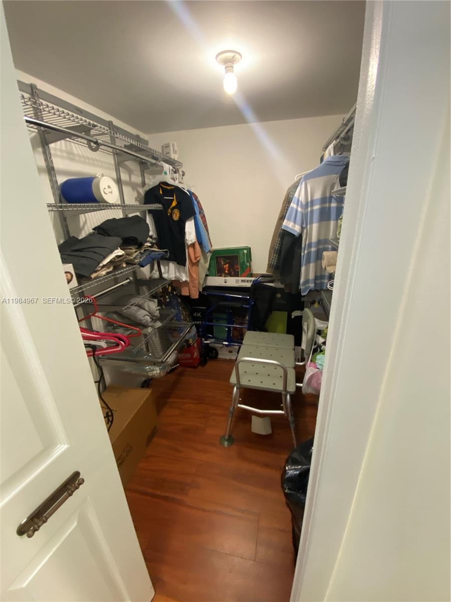 240 Lakeview Dr # 308