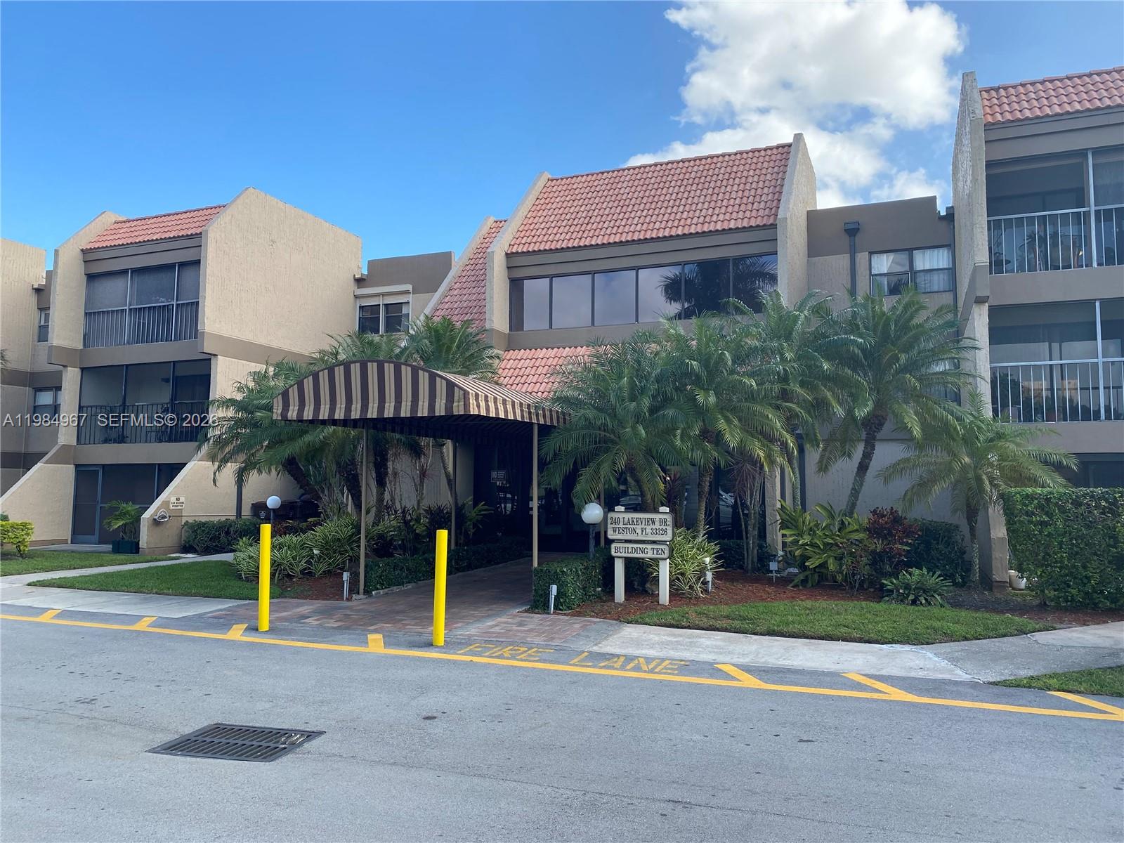 240 Lakeview Dr # 308