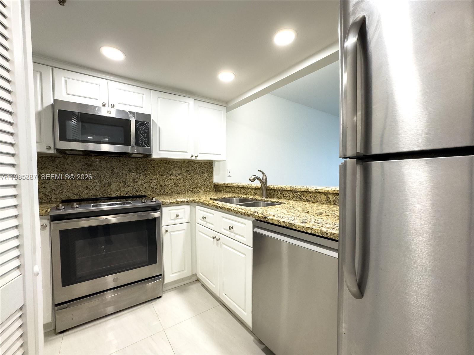540 Brickell Key Dr # 416