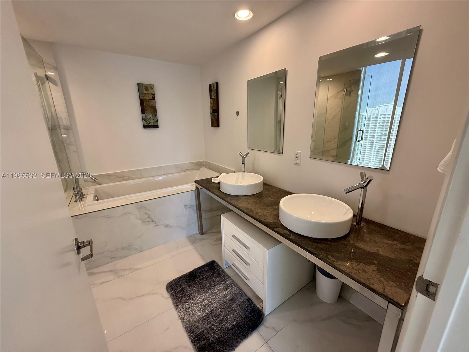 475 Brickell Ave # 3913