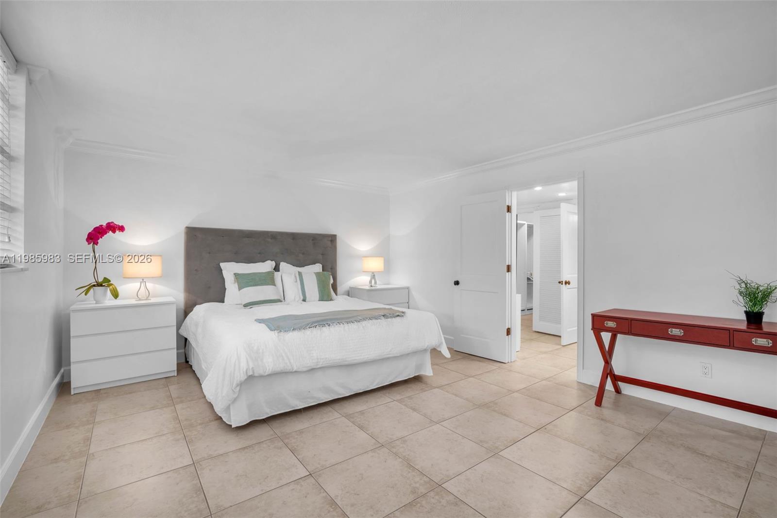611 Ocean Dr # 3E