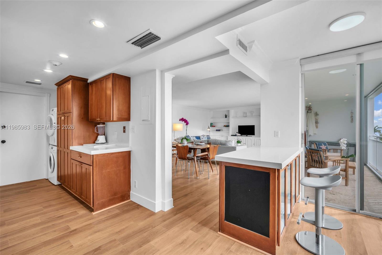 611 Ocean Dr # 3E