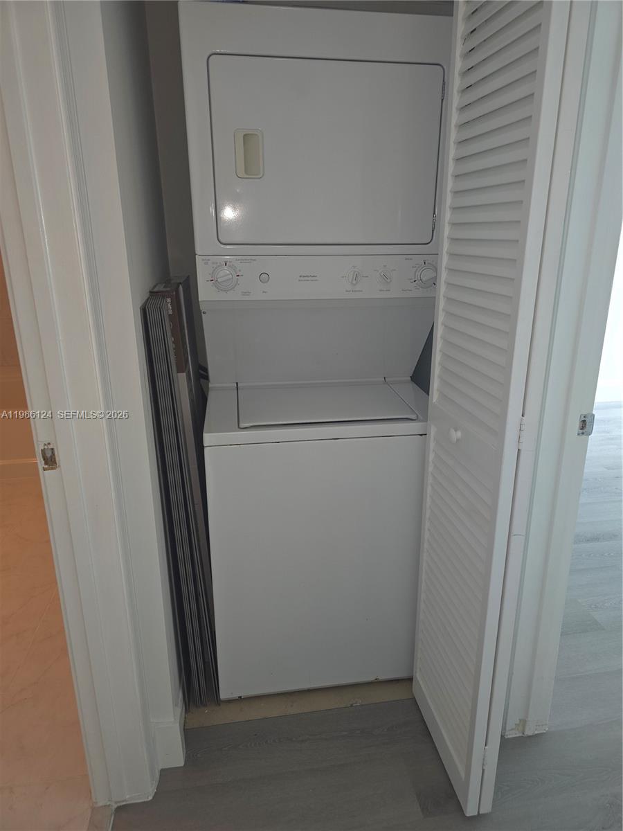 950 Brickell Bay Dr # 1508