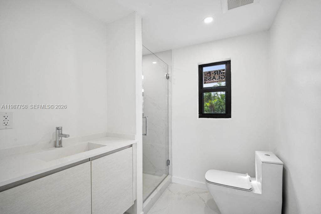 5661 Pine Tree Dr # 0