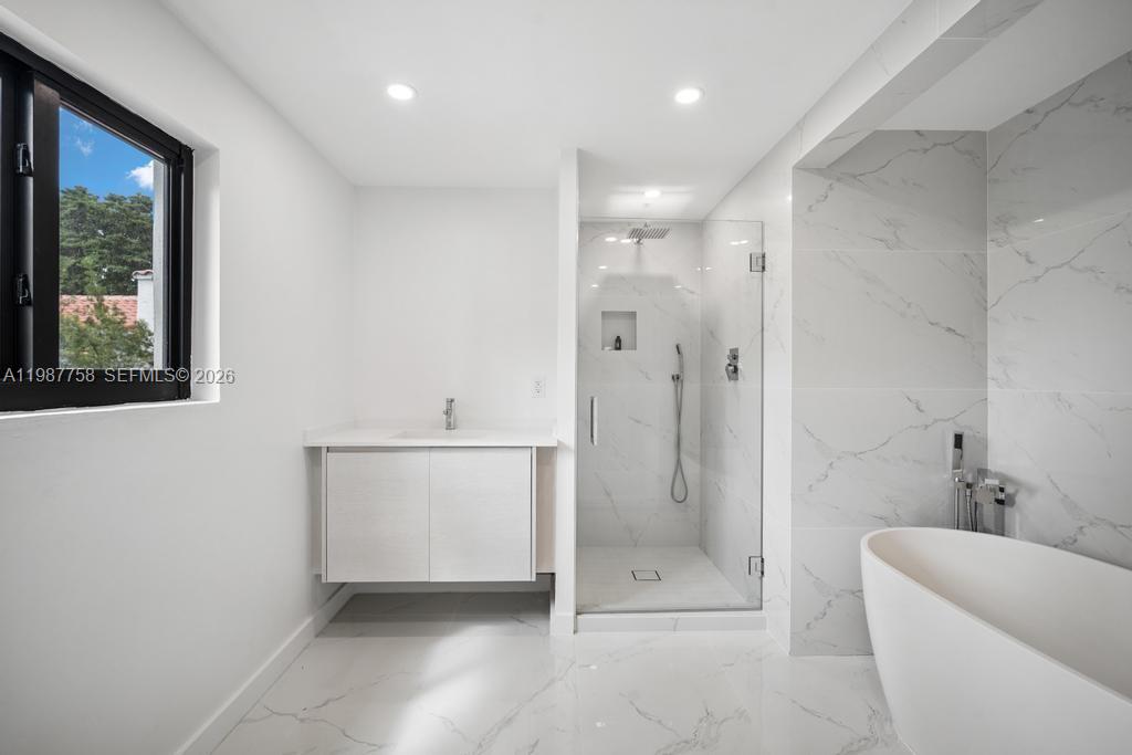 5661 Pine Tree Dr # 0