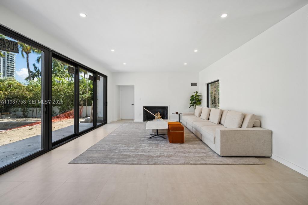 5661 Pine Tree Dr # 0