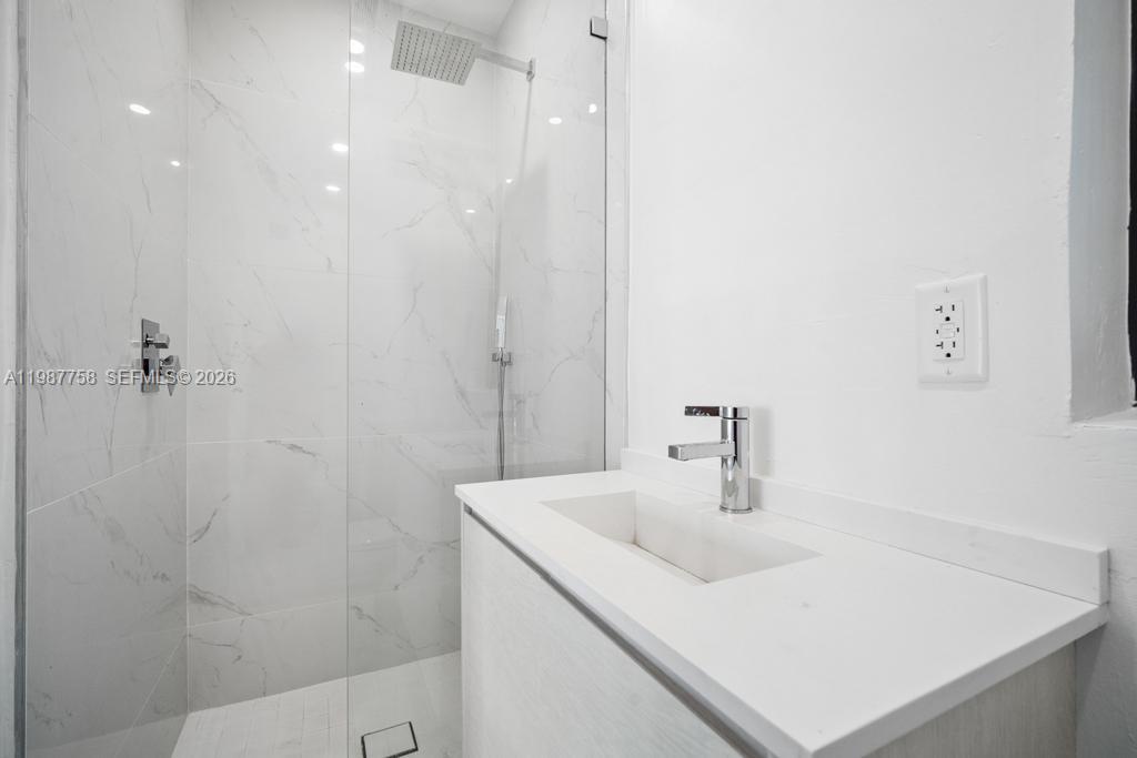 5661 Pine Tree Dr # 0