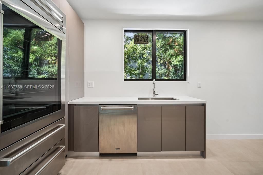 5661 Pine Tree Dr # 0