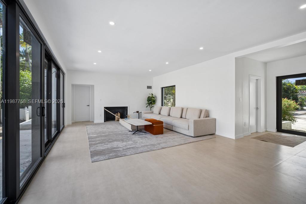 5661 Pine Tree Dr # 0