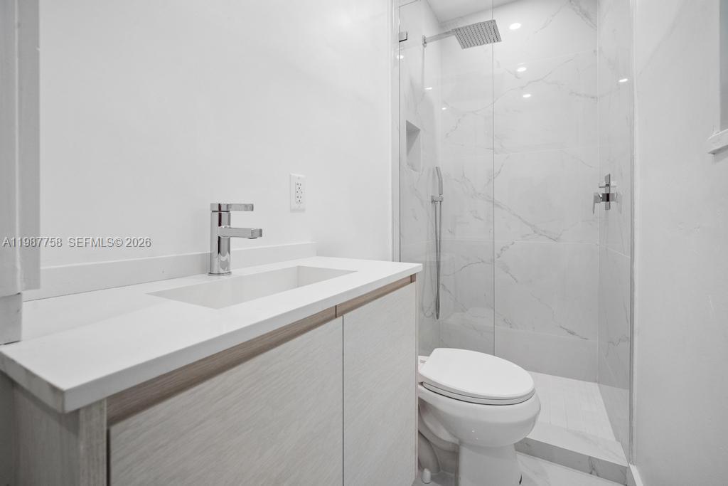 5661 Pine Tree Dr # 0