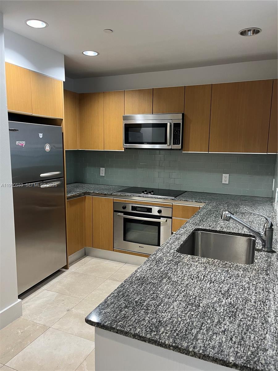 1050 BRICKELL AV # 1406