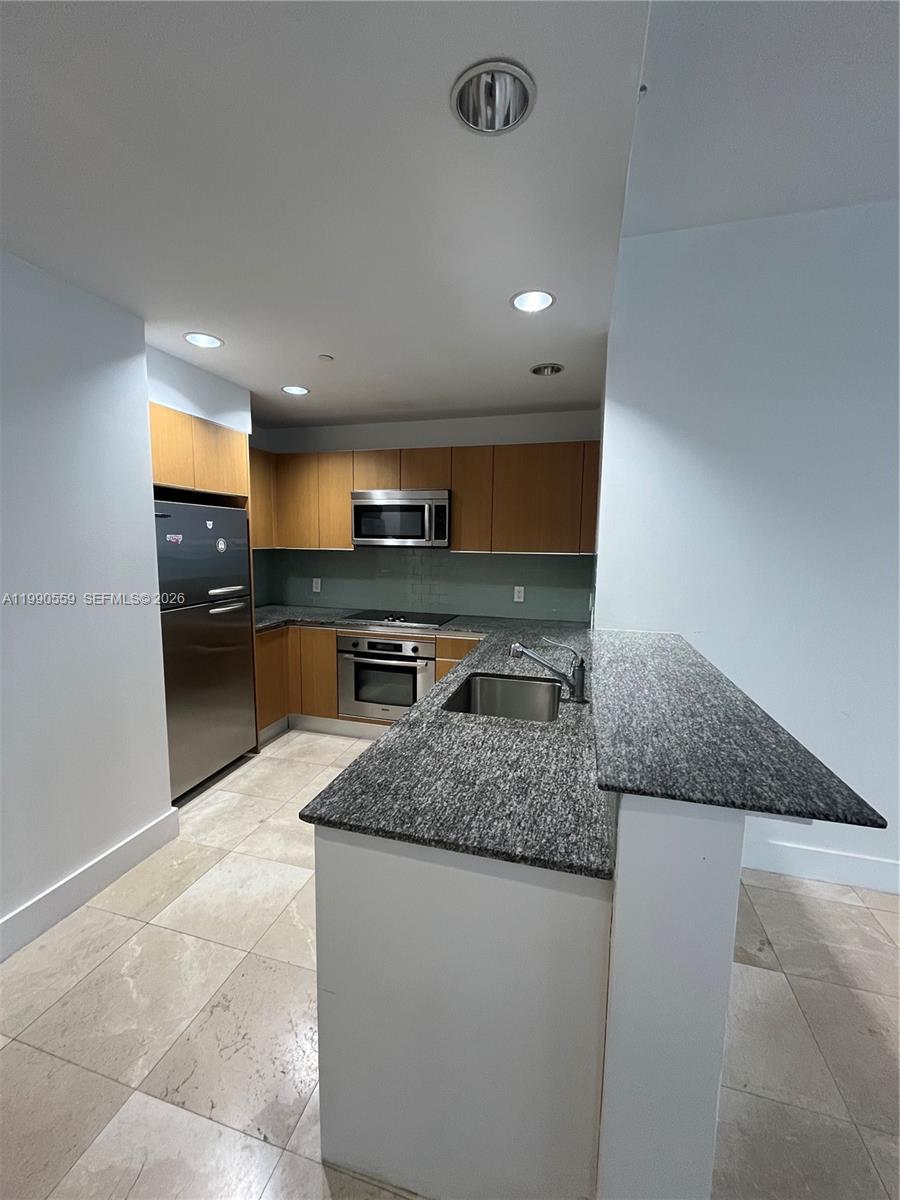 1050 BRICKELL AV # 1406