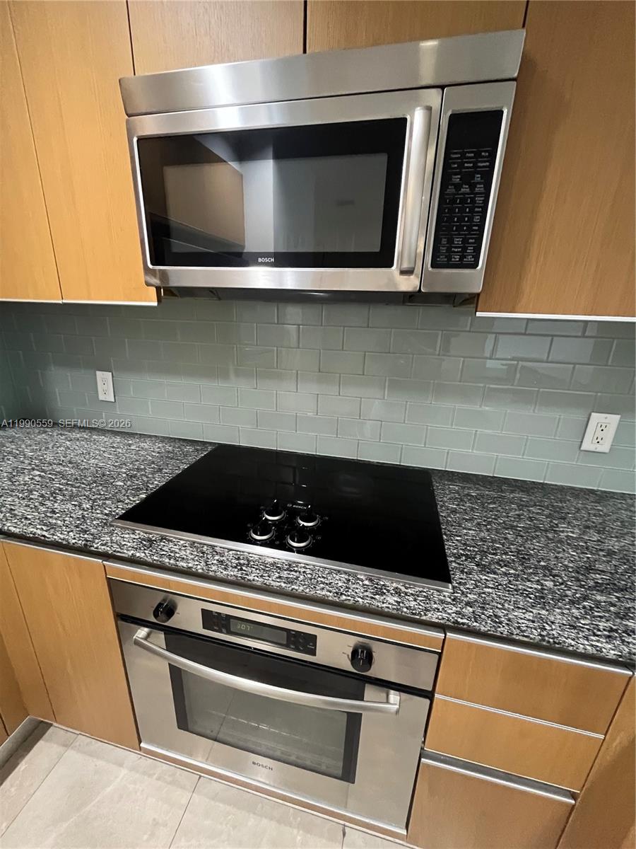 1050 BRICKELL AV # 1406