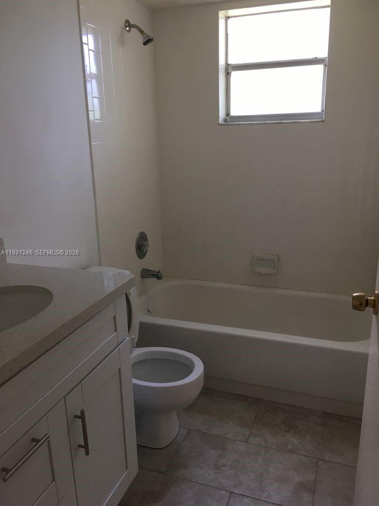 719 Gardens Dr # 106