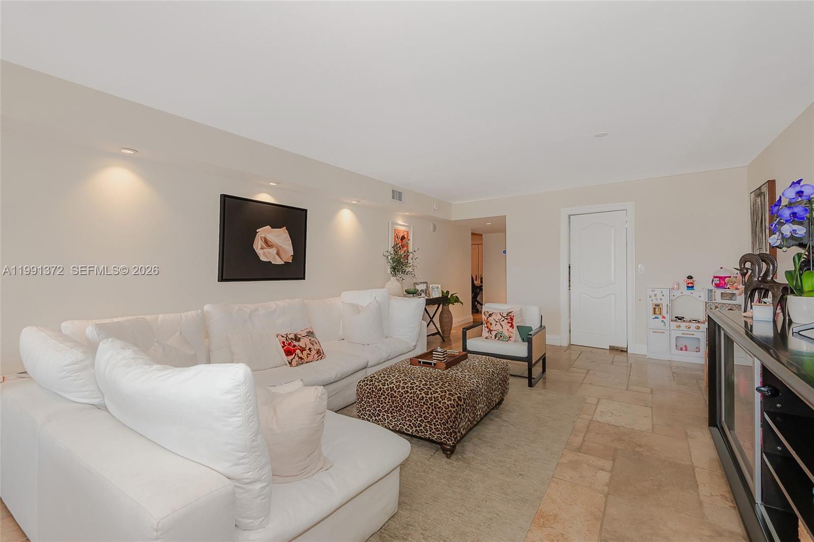 600 Grapetree Dr Unit: 9GN