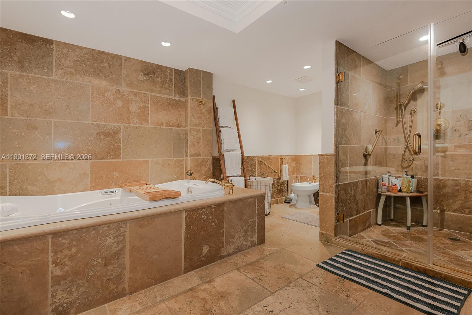 600 Grapetree Dr Unit: 9GN