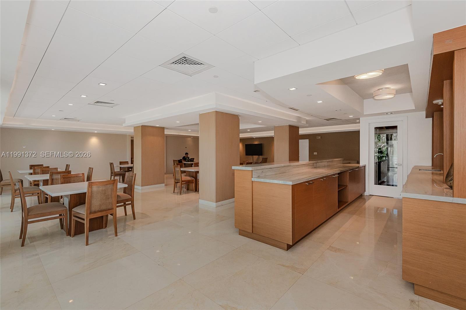 600 Grapetree Dr Unit: 9GN