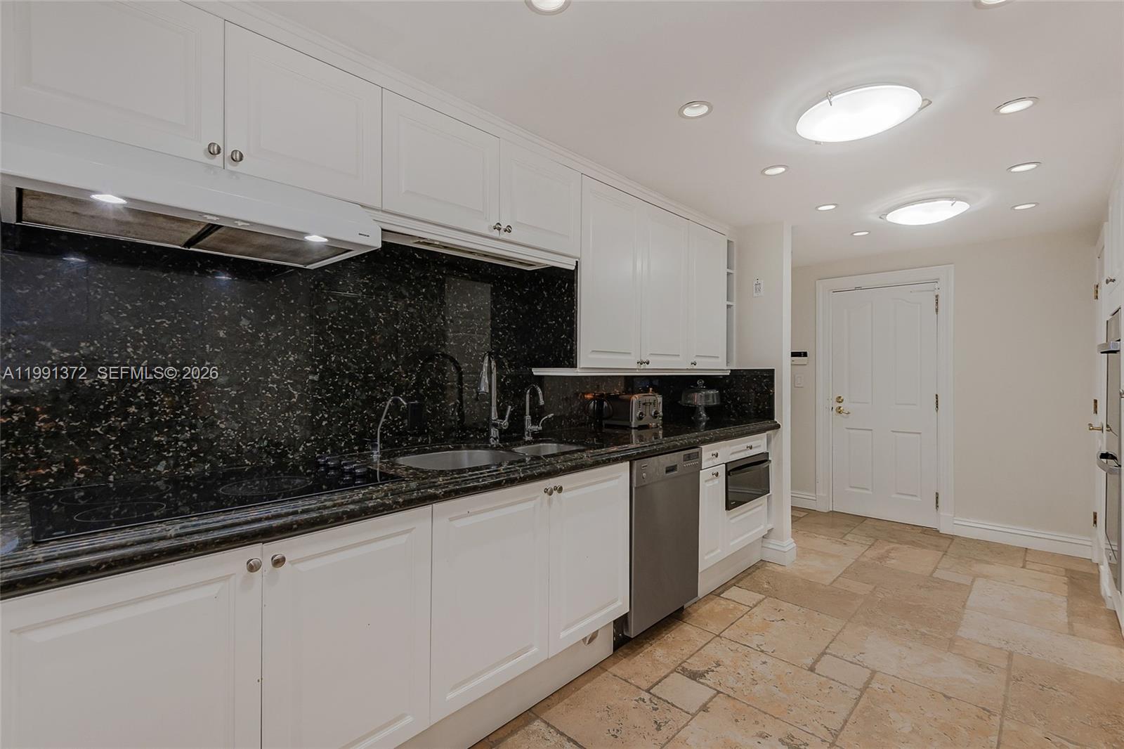 600 Grapetree Dr Unit: 9GN