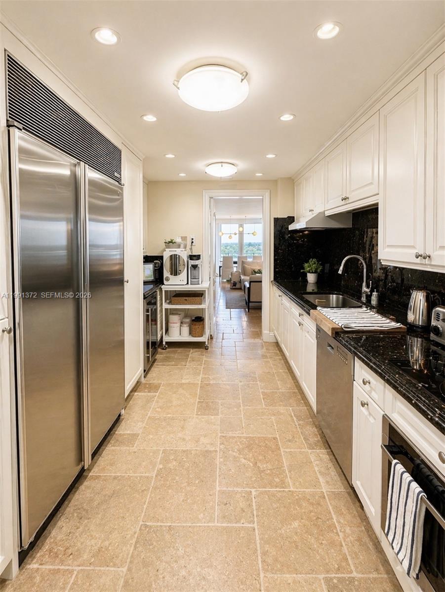 600 Grapetree Dr Unit: 9GN